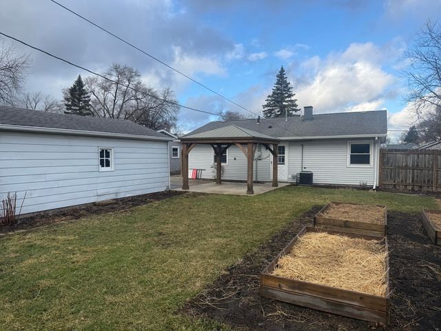 1337 W Cleveland Avenue, Hobart, IN 46342