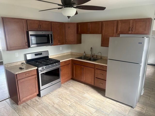 1337 W Cleveland Avenue, Hobart, IN 46342