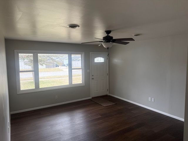 1337 W Cleveland Avenue, Hobart, IN 46342