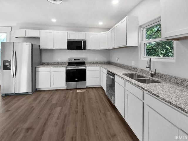 3704 Stringtown Road, Evansville, IN 47711