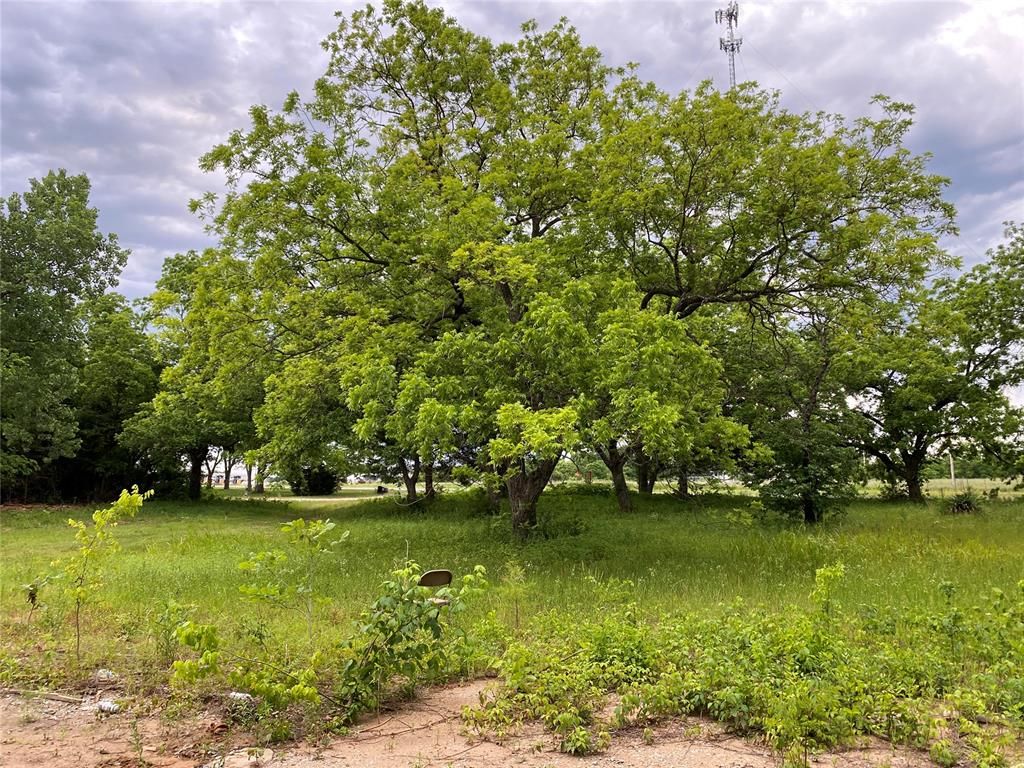 Image 11 of property listing at 2385 HWY 75, Wetumka, OK 74883