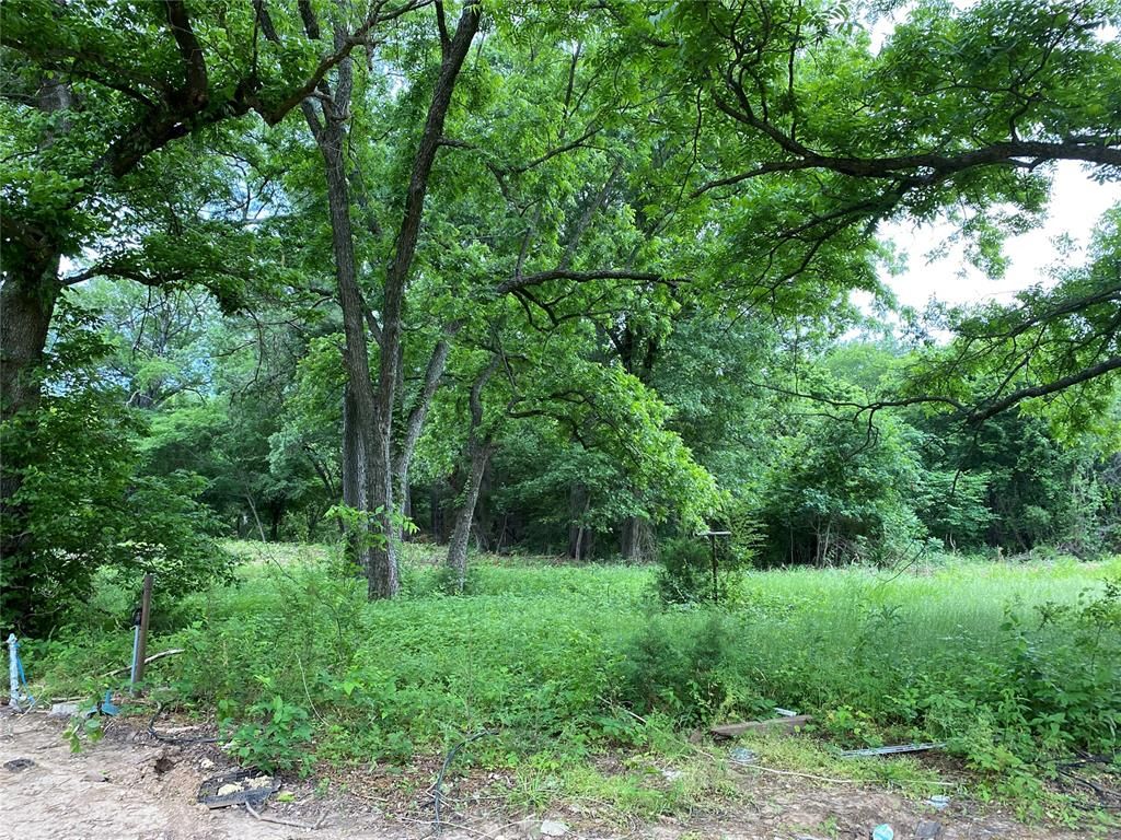 Image 12 of property listing at 2385 HWY 75, Wetumka, OK 74883