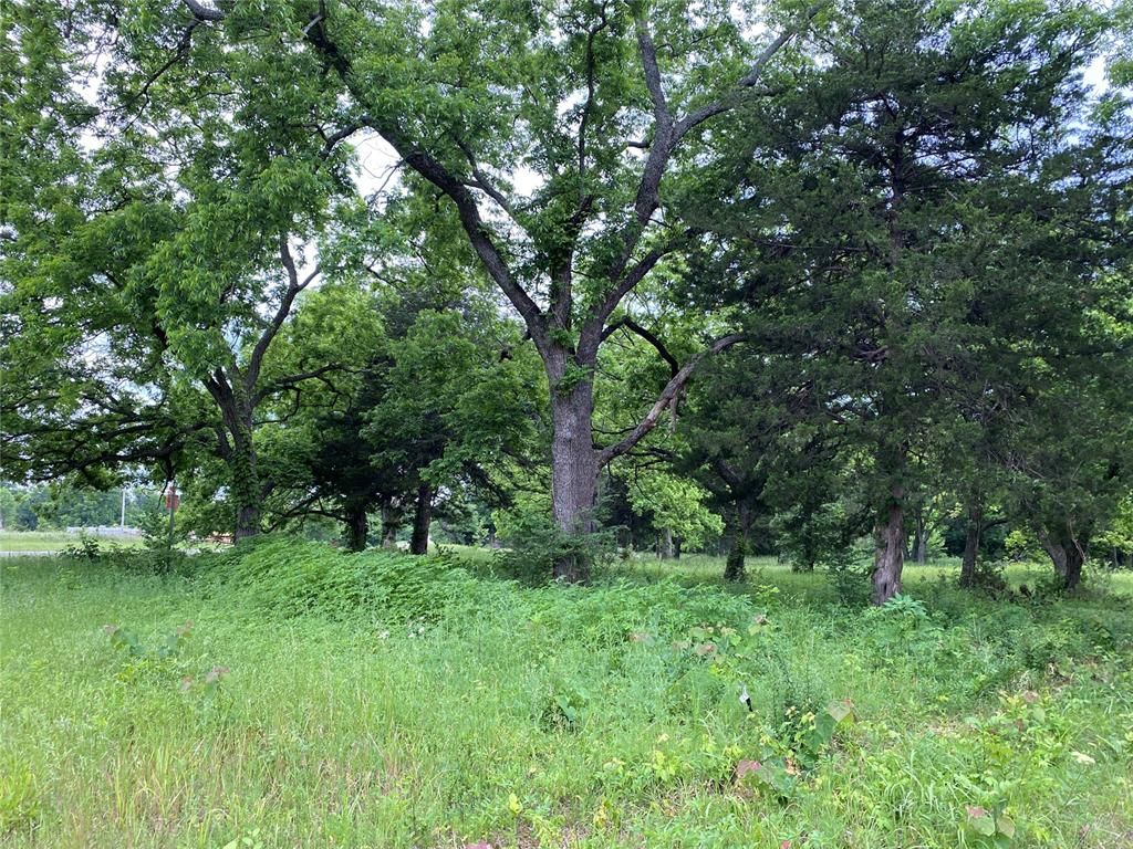 Image 3 of property listing at 2385 HWY 75, Wetumka, OK 74883