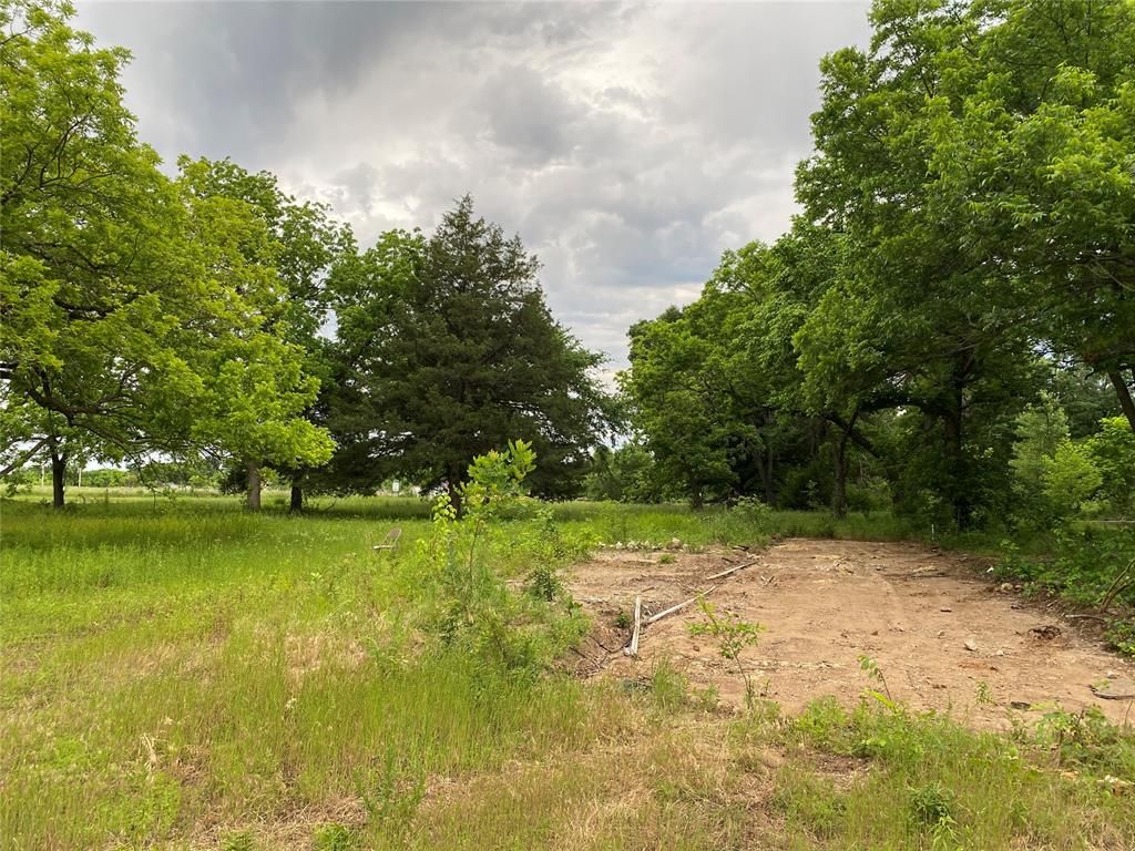 Image 4 of property listing at 2385 HWY 75, Wetumka, OK 74883