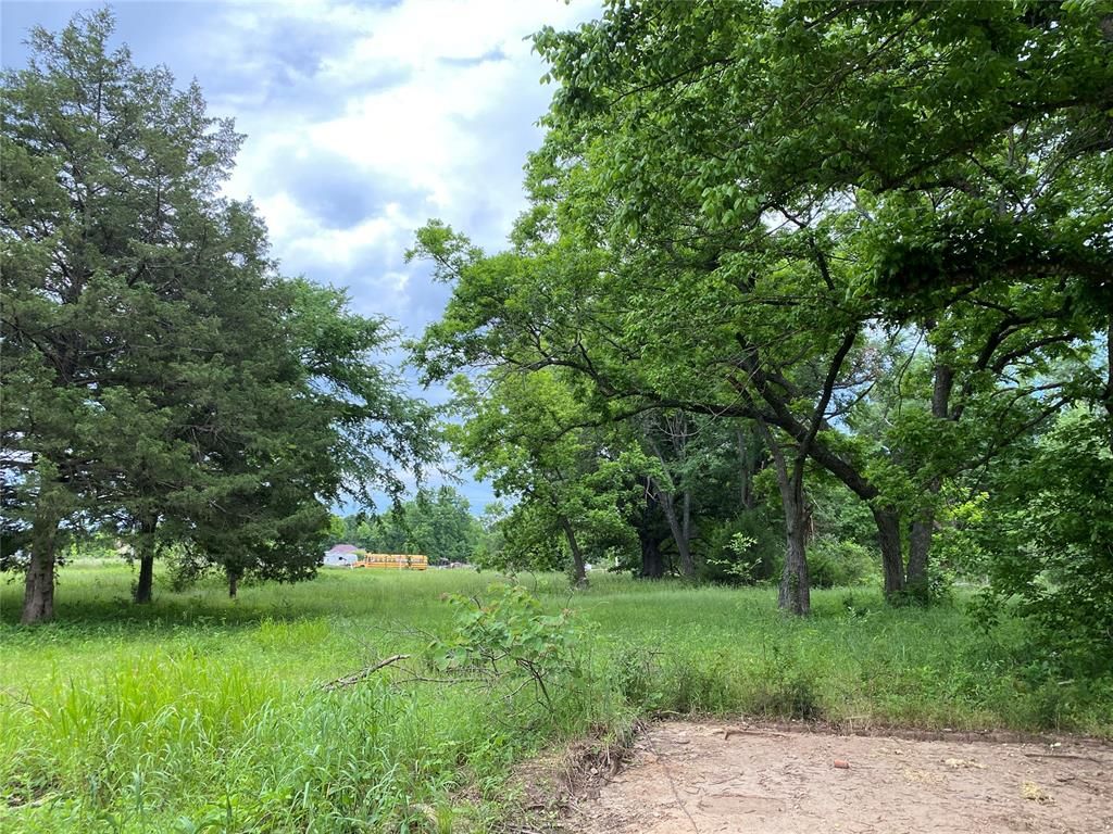 Image 9 of property listing at 2385 HWY 75, Wetumka, OK 74883