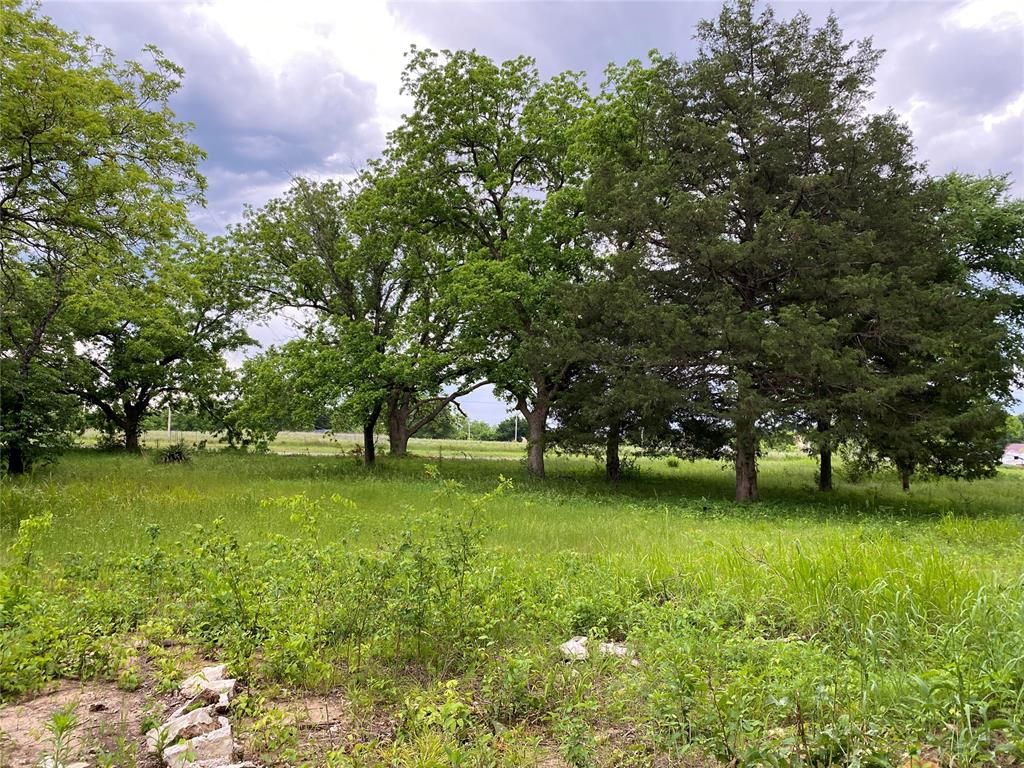 Image 10 of property listing at 2385 HWY 75, Wetumka, OK 74883