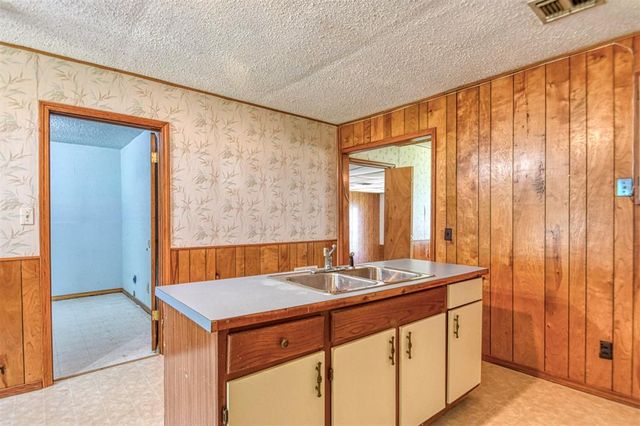 412 Moiselle Street, Midwest City, OK 73110