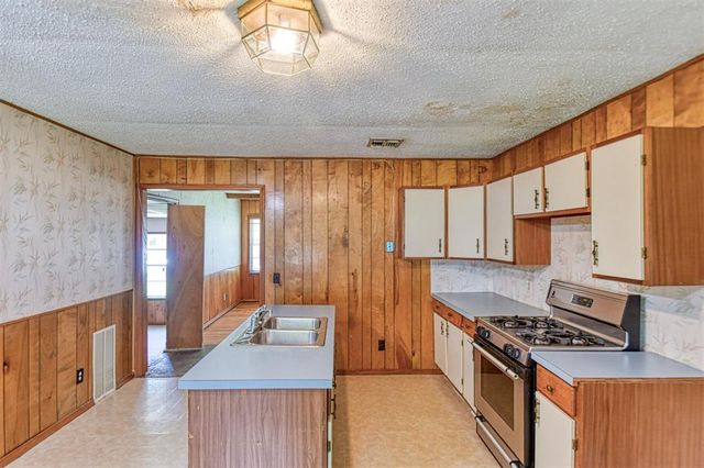 412 Moiselle Street, Midwest City, OK 73110