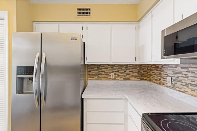 1621 NE 2ND STREET 302, Ocala, FL 34470