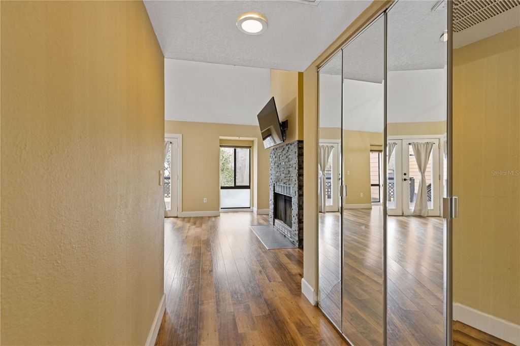 Image 12 of property listing at 1621 NE 2ND STREET 302, Ocala, FL 34470