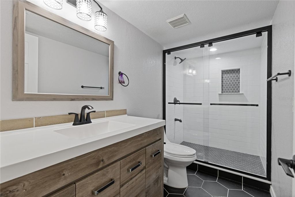 Image 14 of property listing at 1621 NE 2ND STREET 302, Ocala, FL 34470