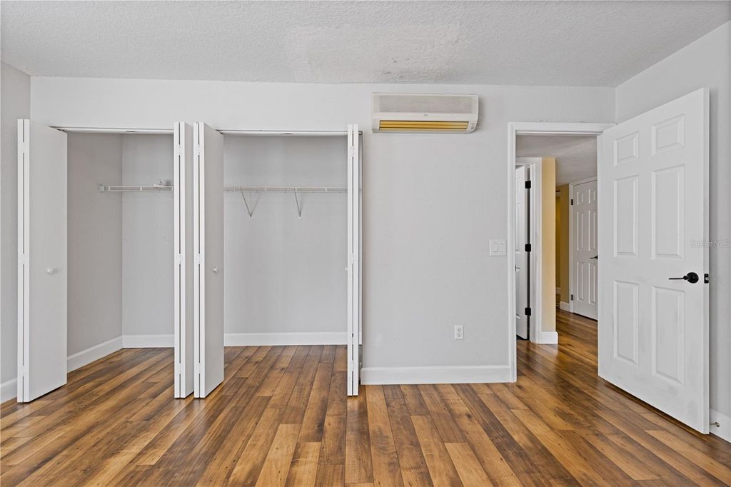 Image 16 of property listing at 1621 NE 2ND STREET 302, Ocala, FL 34470