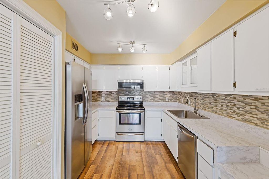 Image 17 of property listing at 1621 NE 2ND STREET 302, Ocala, FL 34470