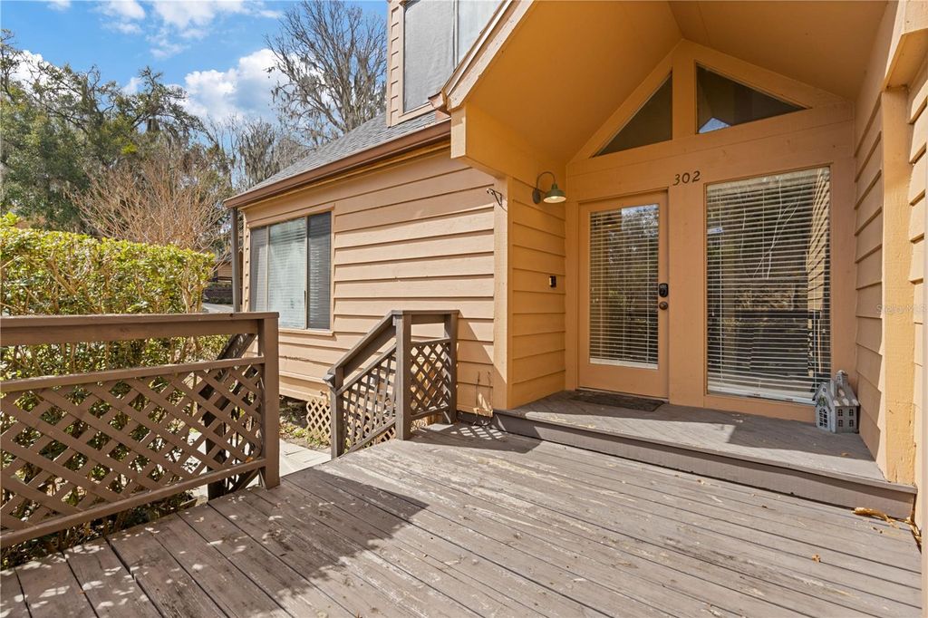 Image 3 of property listing at 1621 NE 2ND STREET 302, Ocala, FL 34470