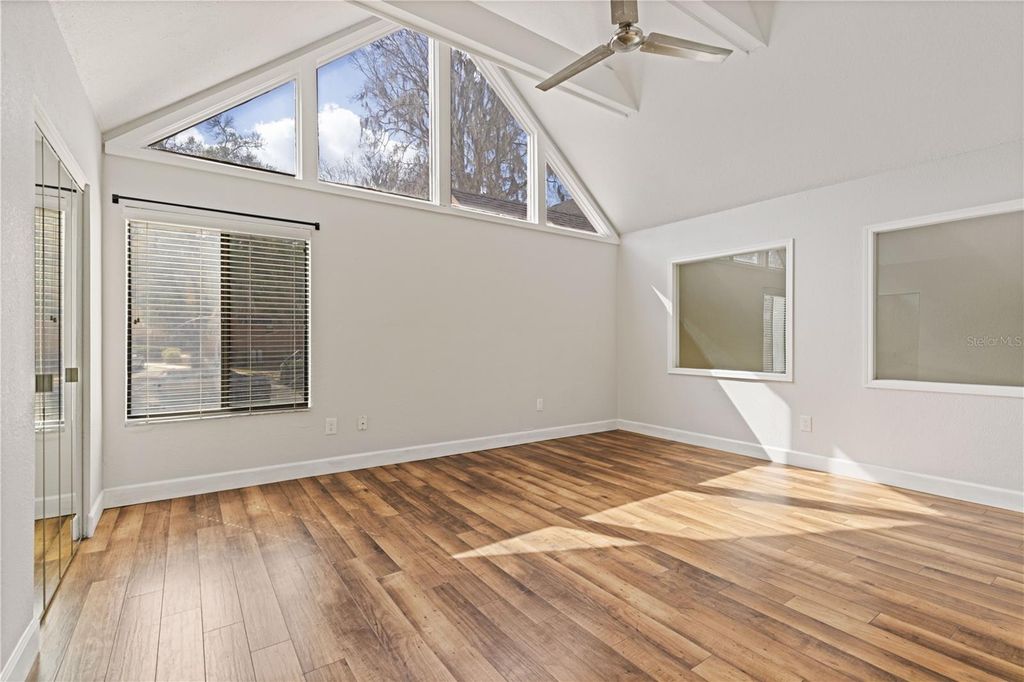 Image 31 of property listing at 1621 NE 2ND STREET 302, Ocala, FL 34470