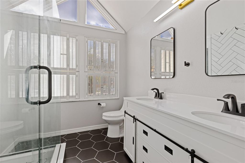 Image 35 of property listing at 1621 NE 2ND STREET 302, Ocala, FL 34470