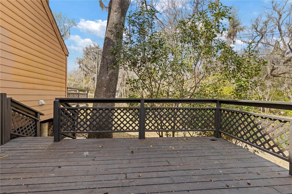 Image 39 of property listing at 1621 NE 2ND STREET 302, Ocala, FL 34470