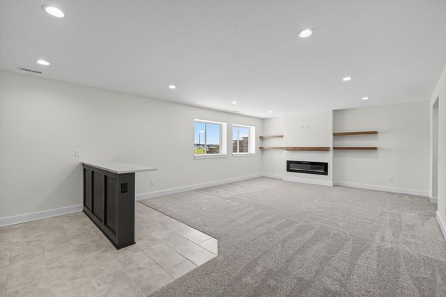 5557 165th Street, Urbandale, IA 50323