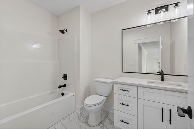 5557 165th Street, Urbandale, IA 50323