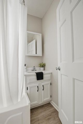 2639 Whitewood Ave Avenue, Davenport, IA 52802