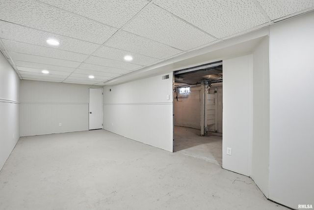 2639 Whitewood Ave Avenue, Davenport, IA 52802