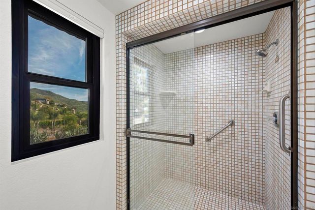 752 Singing Vista Drive, El Cajon, CA 92019