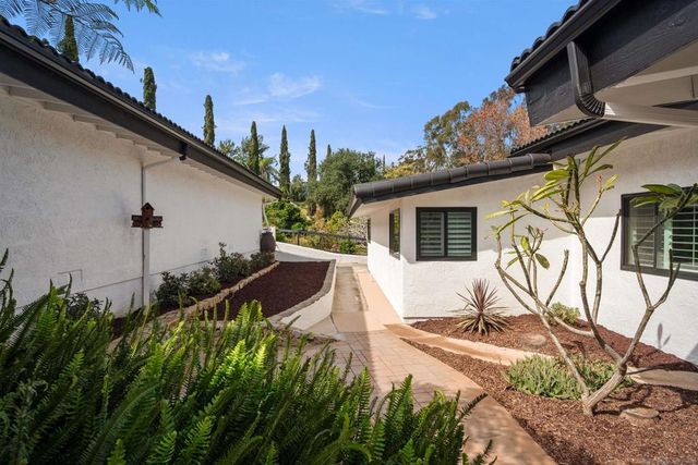 752 Singing Vista Drive, El Cajon, CA 92019