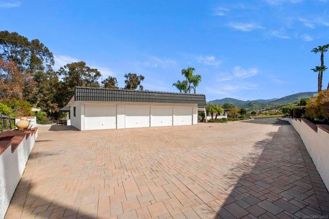 752 Singing Vista Drive, El Cajon, CA 92019