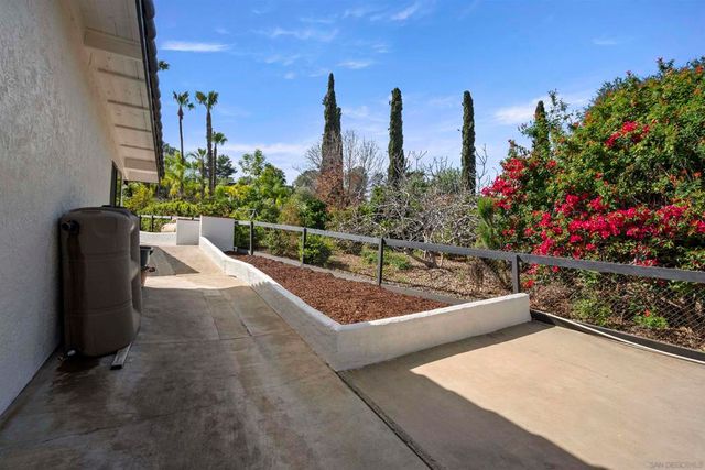 752 Singing Vista Drive, El Cajon, CA 92019