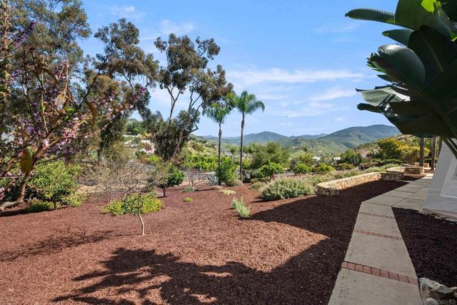 752 Singing Vista Drive, El Cajon, CA 92019