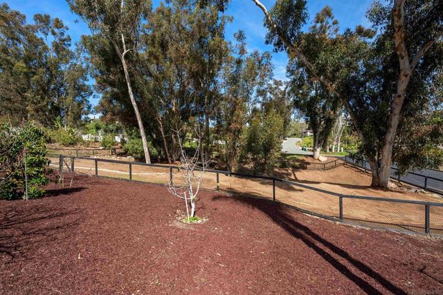 752 Singing Vista Drive, El Cajon, CA 92019