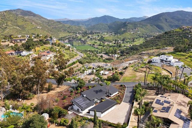 752 Singing Vista Drive, El Cajon, CA 92019