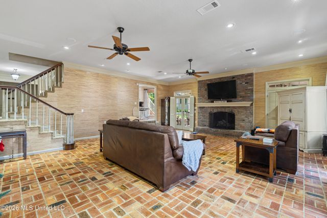 207 Southampton Road, Hattiesburg, MS 39401