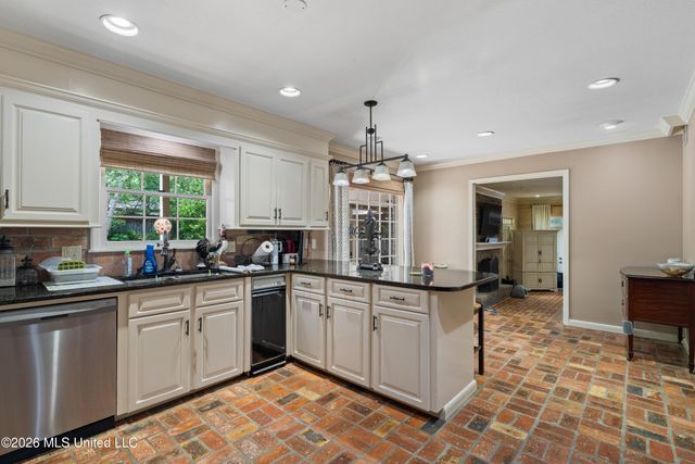 207 Southampton Road, Hattiesburg, MS 39401