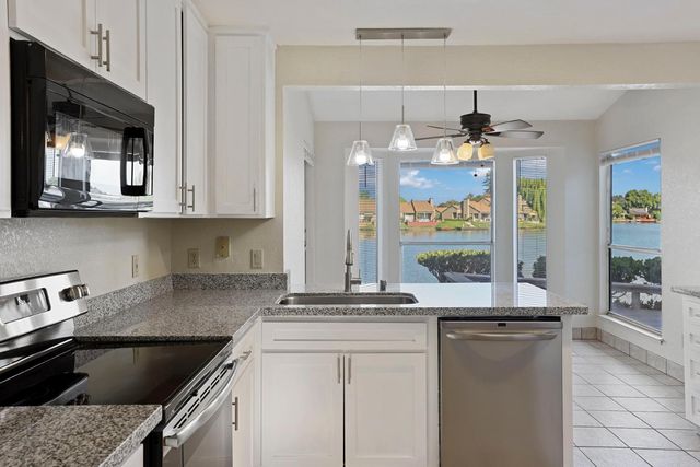 3267 Lakeshore Ct, Stockton, CA 95219