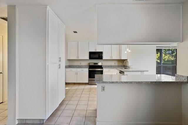 3267 Lakeshore Ct, Stockton, CA 95219