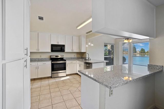 3267 Lakeshore Ct, Stockton, CA 95219