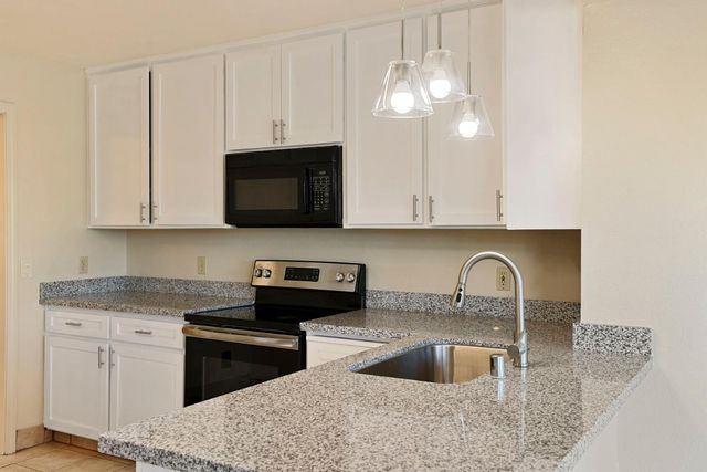 3267 Lakeshore Ct, Stockton, CA 95219