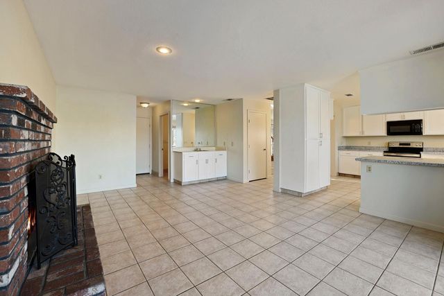3267 Lakeshore Ct, Stockton, CA 95219