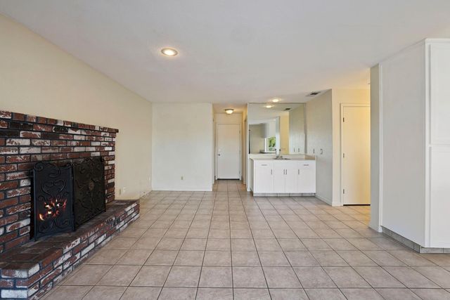 3267 Lakeshore Ct, Stockton, CA 95219