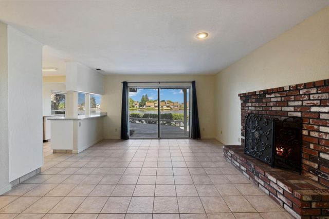 3267 Lakeshore Ct, Stockton, CA 95219
