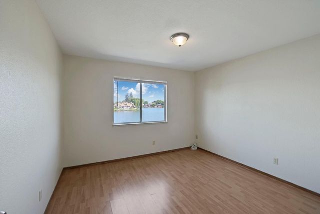 3267 Lakeshore Ct, Stockton, CA 95219