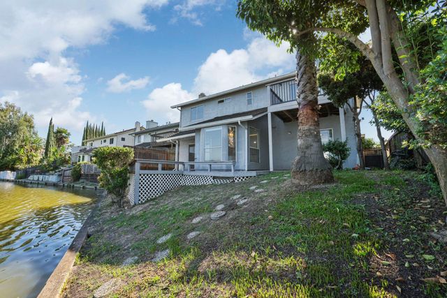 3267 Lakeshore Ct, Stockton, CA 95219