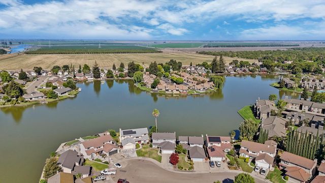 3267 Lakeshore Ct, Stockton, CA 95219