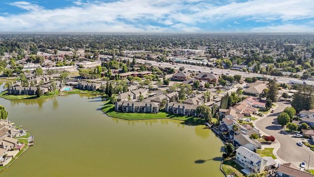 3267 Lakeshore Ct, Stockton, CA 95219