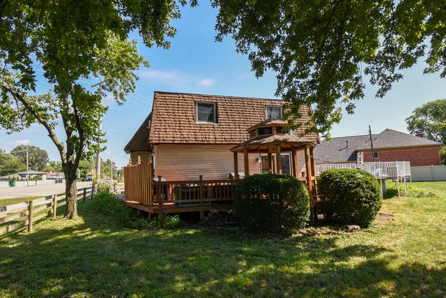8145 State Road, Burbank, IL 60459