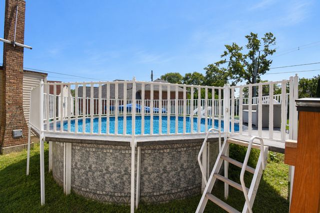 8145 State Road, Burbank, IL 60459