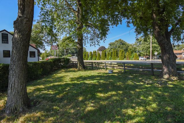 8145 State Road, Burbank, IL 60459