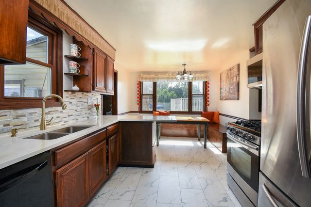 8145 State Road, Burbank, IL 60459