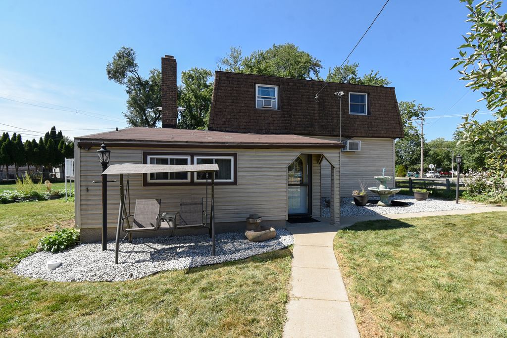 8145 State Road, Burbank, IL 60459